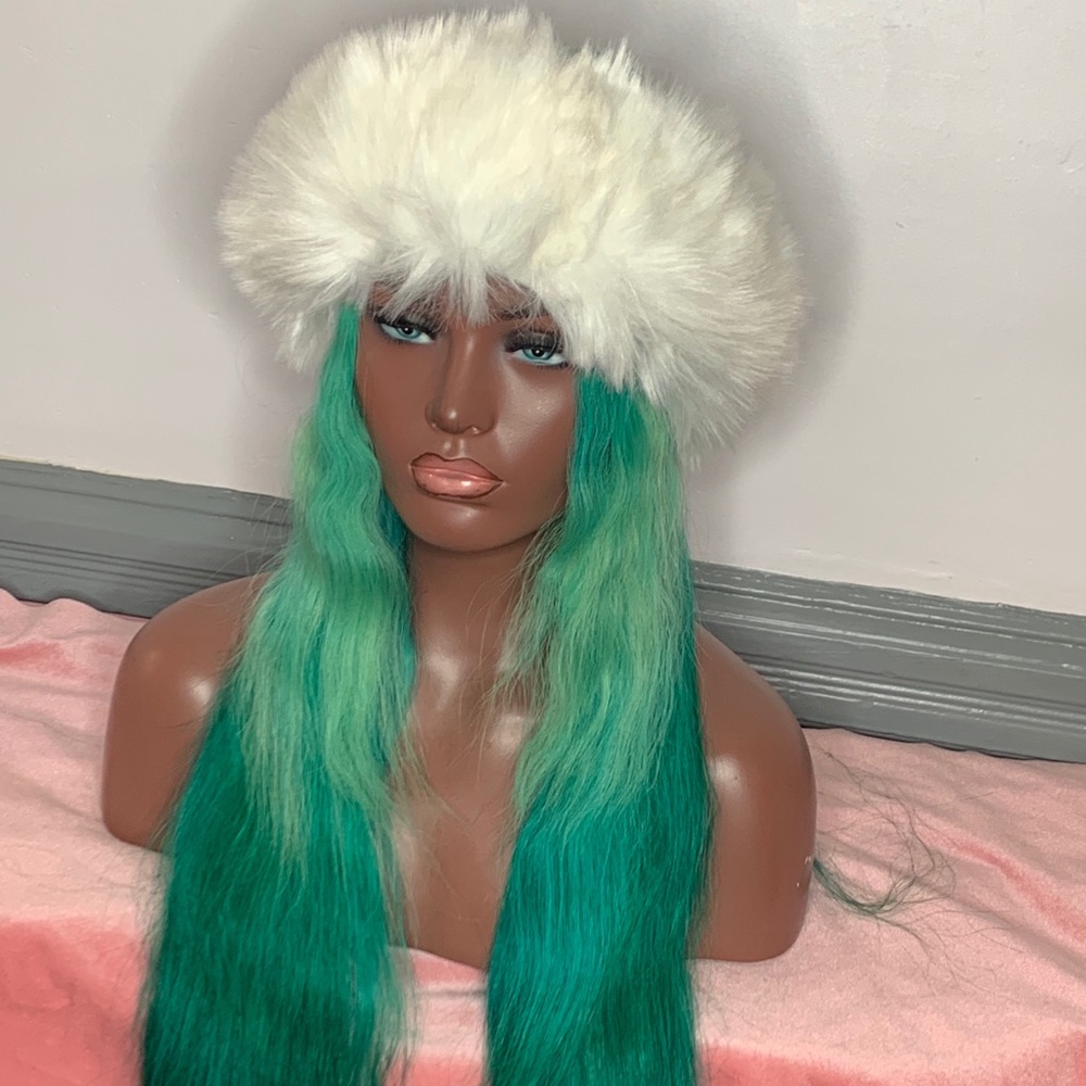 White furry headband {SOLD OUT} - Picture 3 of 7